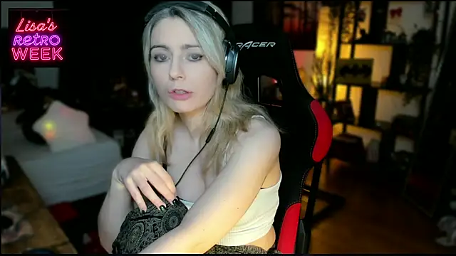 Lisaonthemoon online show from February 18, 8:03 pm