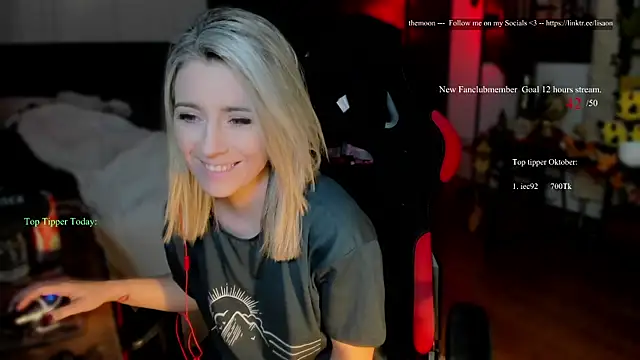 Lisaonthemoon online show from October 2, 8:49 pm