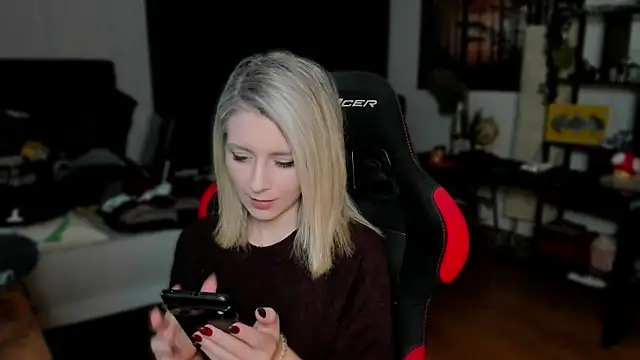 Lisaonthemoon online show from October 15, 3:56 pm