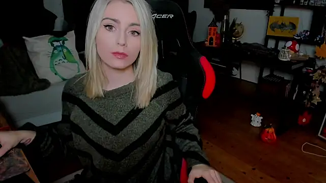 Lisaonthemoon online show from October 22, 5:56 pm