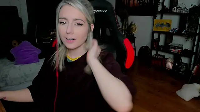 Lisaonthemoon online show from March 14, 7:41 pm