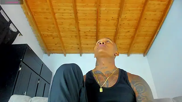 Snapshot of esteveen_ortegas_ chatting on June 18, 9:58 am esteveen ortegas online show from June 18, 9:58 am
