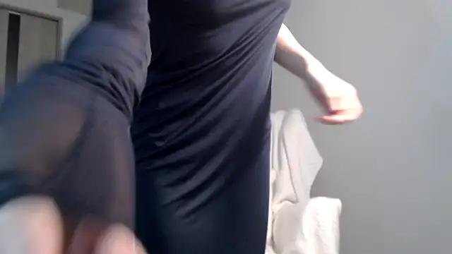 Snapshot of Lily_0000 chatting on December 22, 8:25 pm Lily 0000 online show from December 22, 8:25 pm