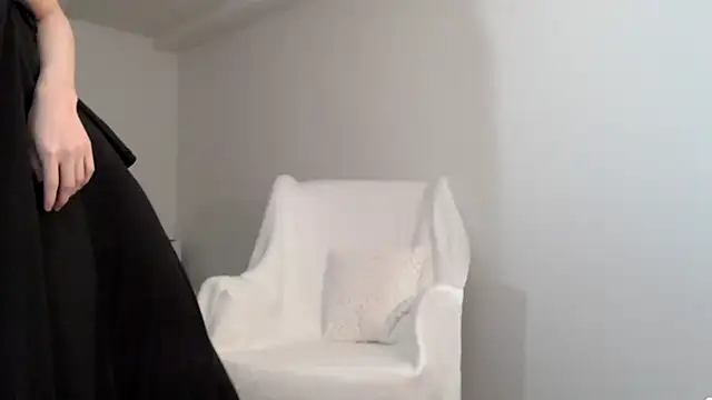 Snapshot of Lily_0000 chatting on January 9, 2:18 pm Lily 0000 online show from January 9, 2:18 pm