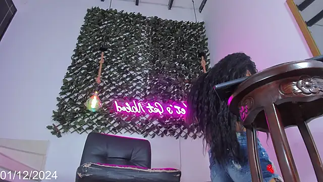 Snapshot of Brianna_Stars chatting on December 1, 8:31 pm Brianna Stars online show from December 1, 8:31 pm