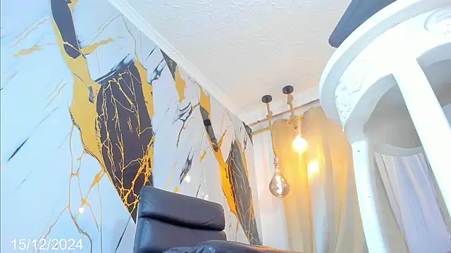 Snapshot of Brianna_Stars chatting on December 15, 8:25 pm Brianna Stars online show from December 15, 8:25 pm