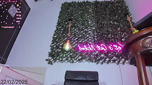 Snapshot of Brianna_Stars chatting on February 22, 11:35 pm Brianna Stars online show from February 22, 11:35 pm