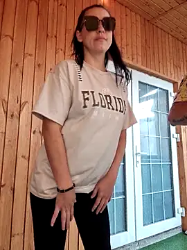 Snapshot of -Pupsiki- chatting on November 16, 7:03 am -Pupsiki- online show from November 16, 7:03 am