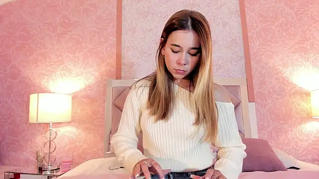 Lezy  online show from November 12, 8:08 pm