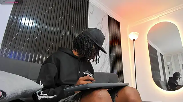 Snapshot of BRYXXXON1 chatting on December 10, 4:13 am BRYXXXON1 online show from December 10, 4:13 am