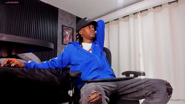 Snapshot of BRYXXXON1 chatting on January 28, 2:31 pm BRYXXXON1 online show from January 28, 2:31 pm