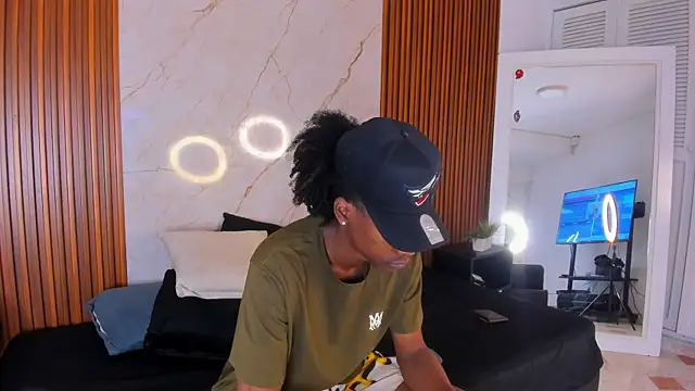 Snapshot of BRYXXXON1 chatting on February 13, 3:03 pm BRYXXXON1 online show from February 13, 3:03 pm