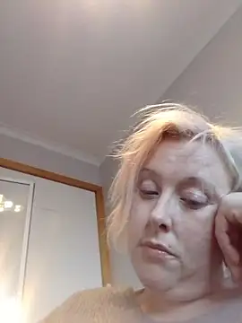 Snapshot of mollymay69 chatting on November 18, 6:29 am mollymay69 online show from November 18, 6:29 am