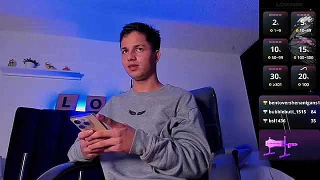 Snapshot of Issac_james_ chatting on February 21, 10:39 am Issac james online show from February 21, 10:39 am