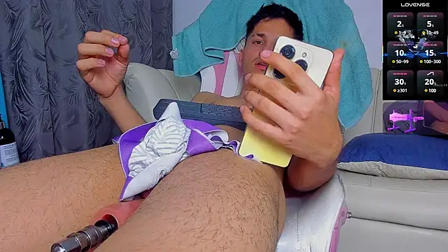 Snapshot of Issac_james_ chatting on March 5, 8:10 am Issac james online show from March 5, 8:10 am