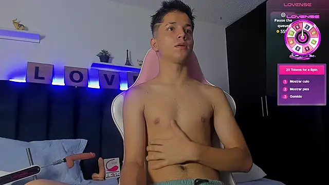 Snapshot of Issac_james_ chatting on March 18, 3:20 am Issac james online show from March 18, 3:20 am