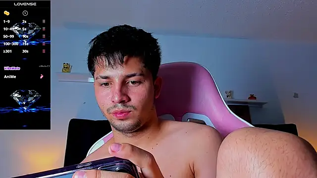 Snapshot of Issac_james_ chatting on October 19, 4:57 am Issac james online show from October 19, 4:57 am