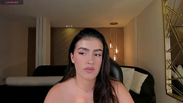 Snapshot of PaulinaSantos_ chatting on June 10, 8:19 pm PaulinaSantos online show from June 10, 8:19 pm