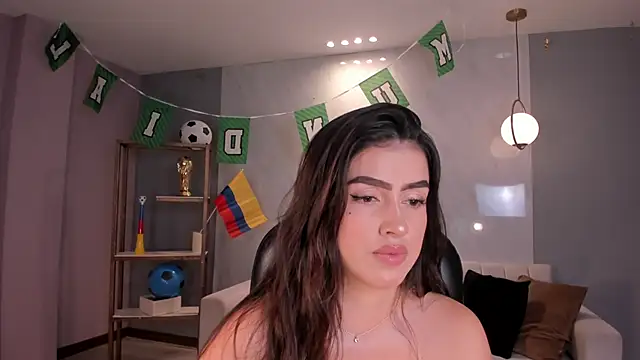 Snapshot of PaulinaSantos_ chatting on June 15, 8:22 pm PaulinaSantos online show from June 15, 8:22 pm