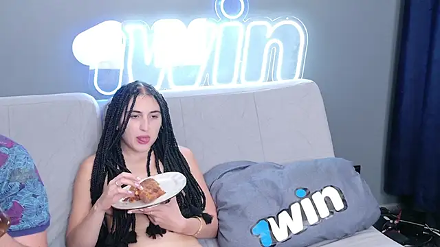 Snapshot of Ksenny chatting on December 18, 3:33 pm Ksenny online show from December 18, 3:33 pm