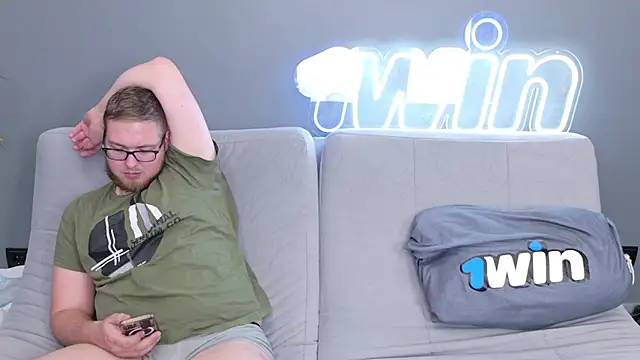 Snapshot of Ksenny chatting on December 22, 3:55 pm Ksenny online show from December 22, 3:55 pm