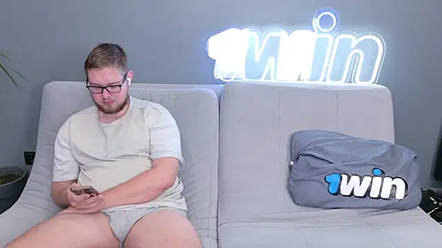 Snapshot of Ksenny chatting on December 27, 8:13 am Ksenny online show from December 27, 8:13 am