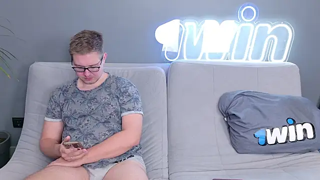 Snapshot of Ksenny chatting on December 29, 6:45 am Ksenny online show from December 29, 6:45 am