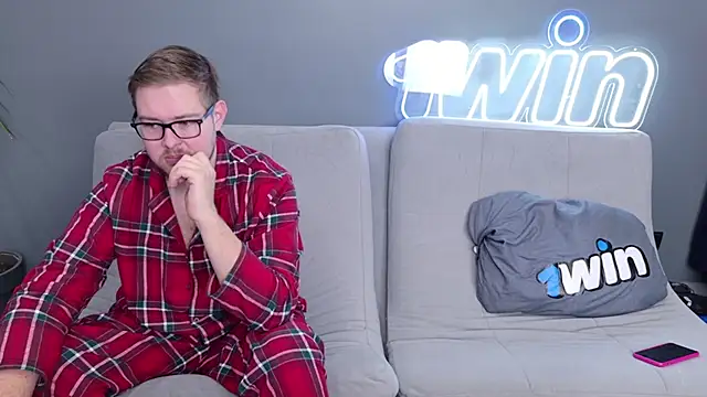 Snapshot of Ksenny chatting on January 18, 7:28 am Ksenny online show from January 18, 7:28 am