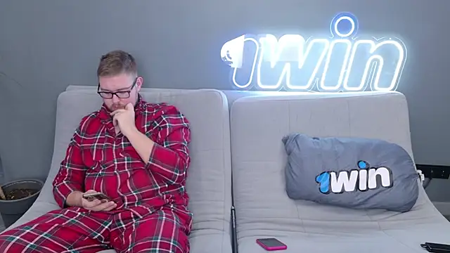 Snapshot of Ksenny chatting on February 6, 3:48 am Ksenny online show from February 6, 3:48 am