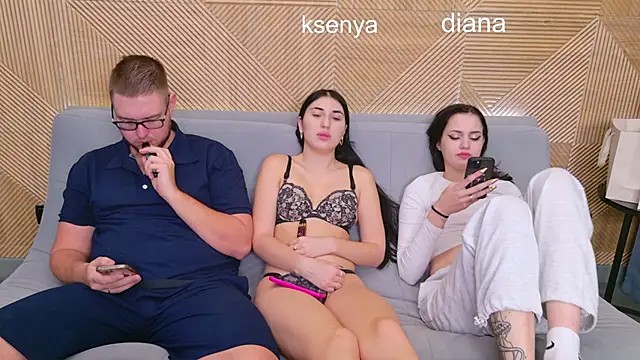 Snapshot of Ksenny chatting on November 28, 2:58 am Ksenny online show from November 28, 2:58 am