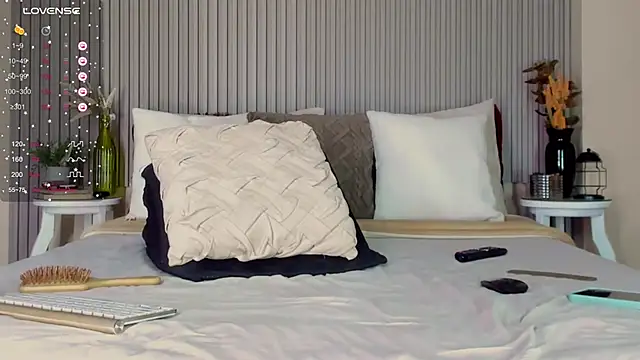 romina-brunette online show from December 12, 8:43 pm