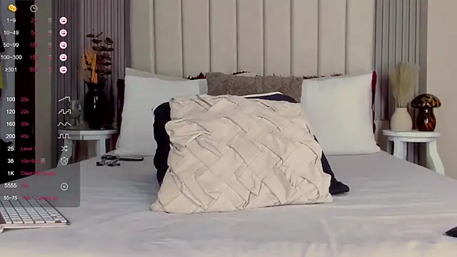 romina-brunette online show from March 8, 12:30 pm