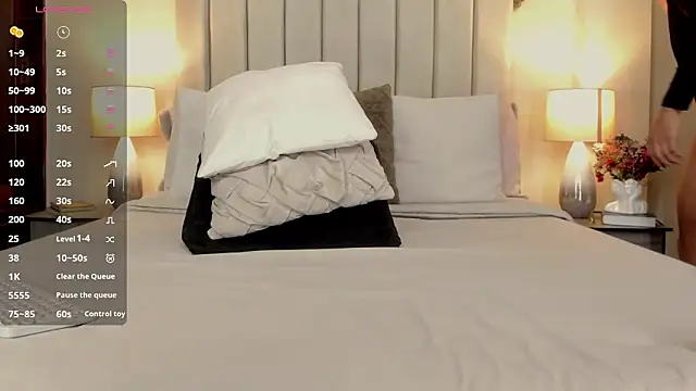 romina-brunette online show from March 14, 5:29 pm