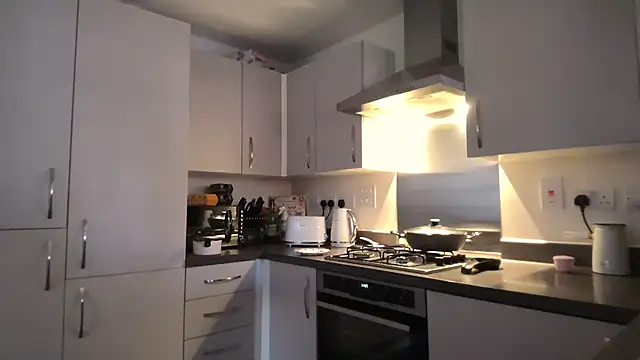 SweetMonicaUK online show from November 18, 11:47 am