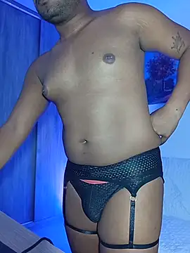 Snapshot of dave_banks chatting on June 15, 9:50 pm dave banks online show from June 15, 9:50 pm