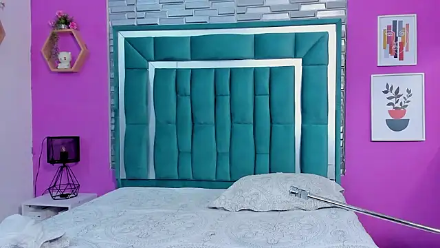 LORENSCOLLINS online show from February 28, 12:39 pm