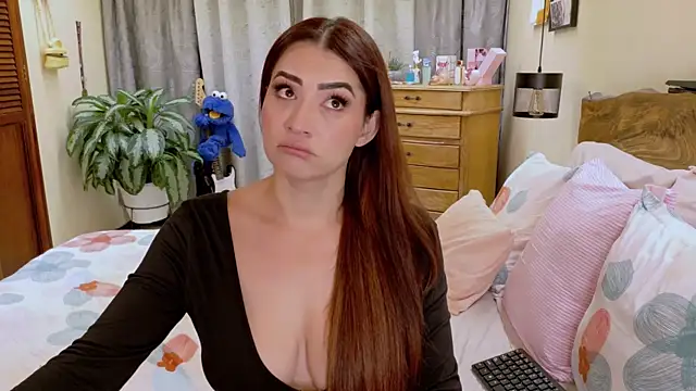 Abrilqueen online show from May 1, 12:15 am