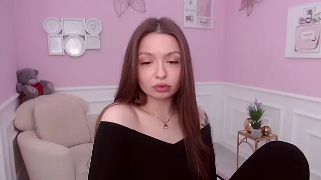 LucySkilar online show from December 3, 8:49 am