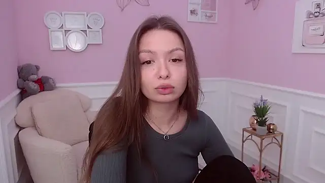 LucySkilar online show from December 12, 5:52 am