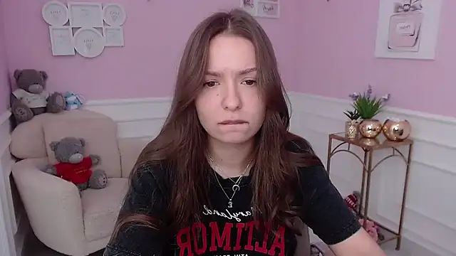 LucySkilar online show from September 25, 4:49 am