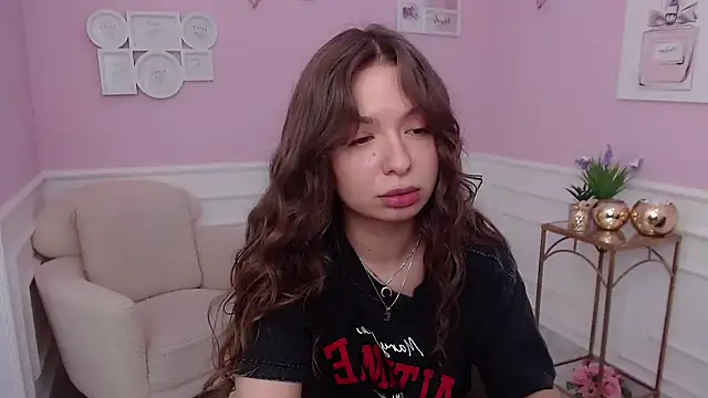 LucySkilar online show from October 6, 4:43 am