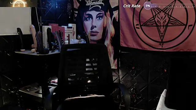 Snapshot of Evil_Queen_666 chatting on June 26, 7:02 am Evil Queen 666 online show from June 26, 7:02 am