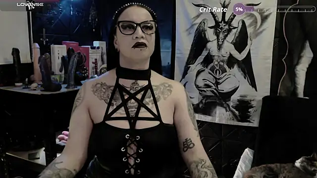 Snapshot of Evil_Queen_666 chatting on August 1, 5:50 am Evil Queen 666 online show from August 1, 5:50 am
