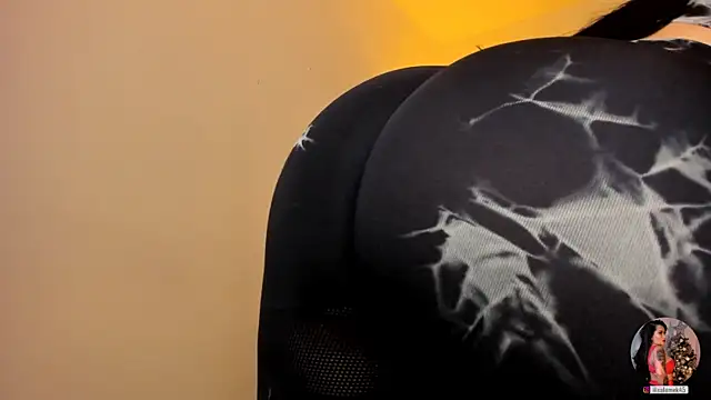 Snapshot of leslie_k chatting on February 7, 3:23 am leslie k online show from February 7, 3:23 am