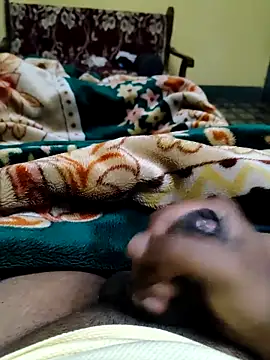 Snapshot of Brown_Munda047 chatting on December 17, 1:22 am Brown Munda047 online show from December 17, 1:22 am