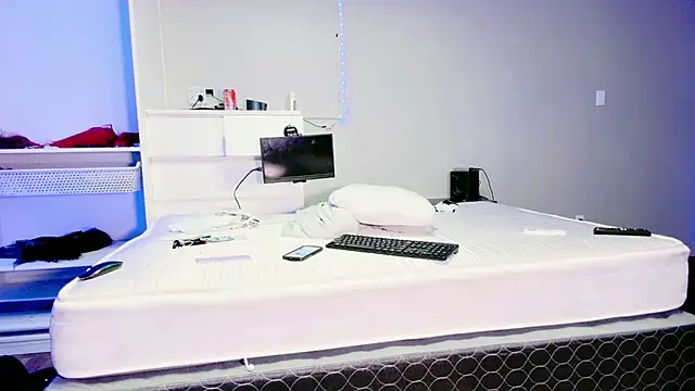 Snapshot of THICKwithDICKK chatting on March 22, 9:42 pm THICKwithDICKK online show from March 22, 9:42 pm