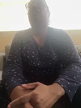 ebonyred online show from December 20, 3:08 pm