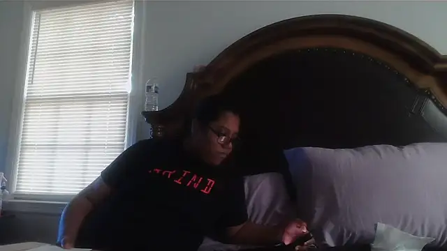 ebonyred online show from February 19, 10:28 pm