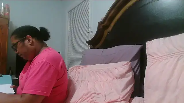 ebonyred online show from April 29, 12:48 am