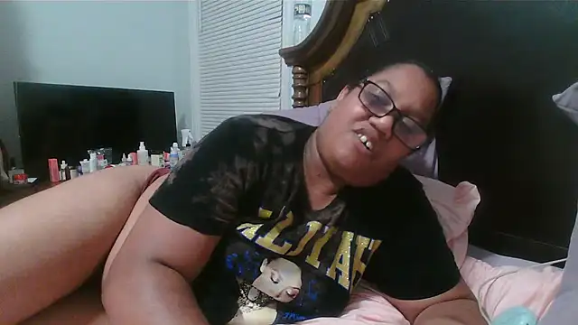 ebonyred online show from April 30, 1:01 am